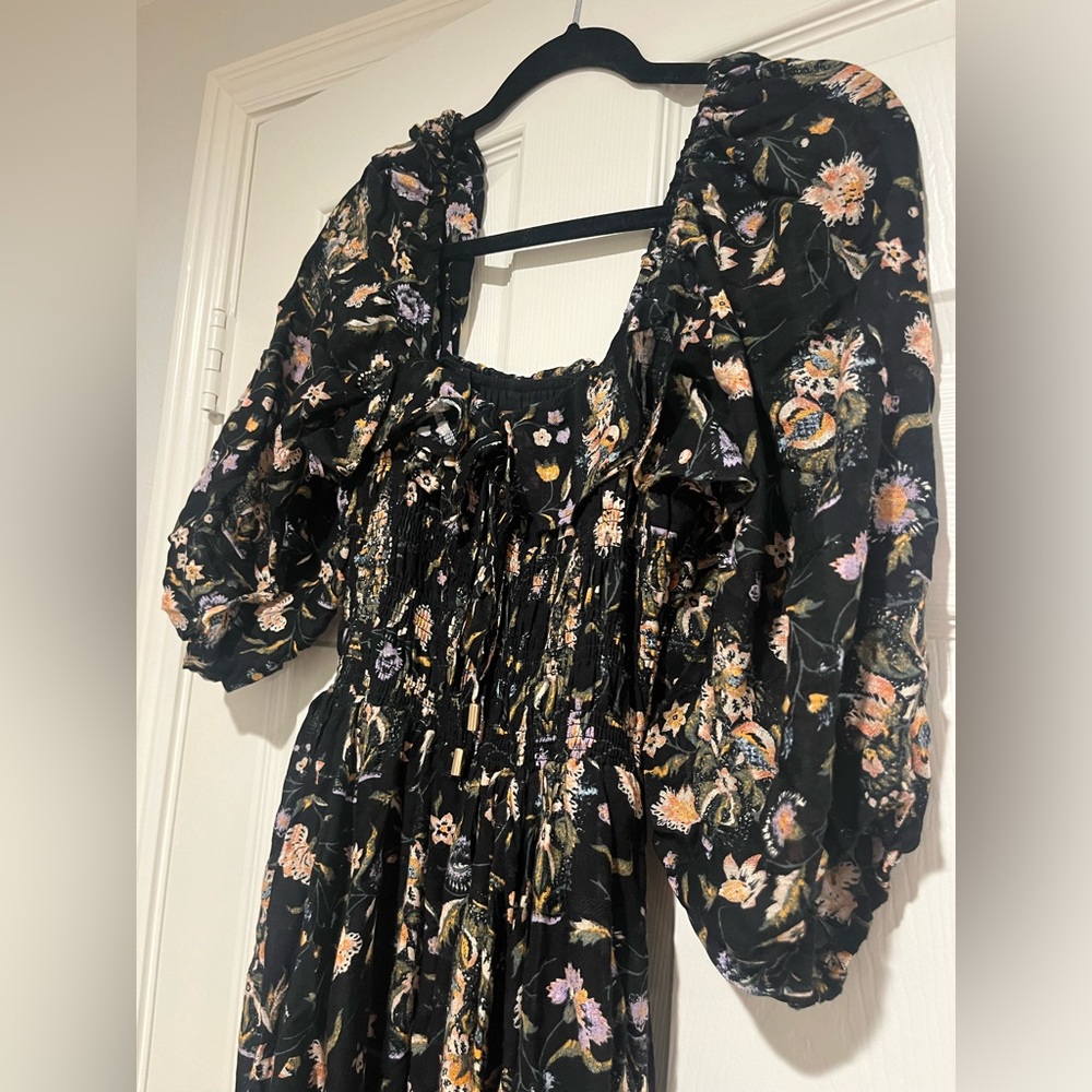 FREE PEOPLE dress! Never worn. Size small. Has pockets🤩